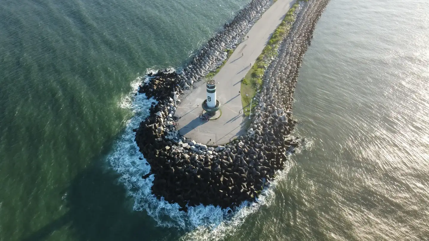 Molhe de Itajaí — vista aérea do farol