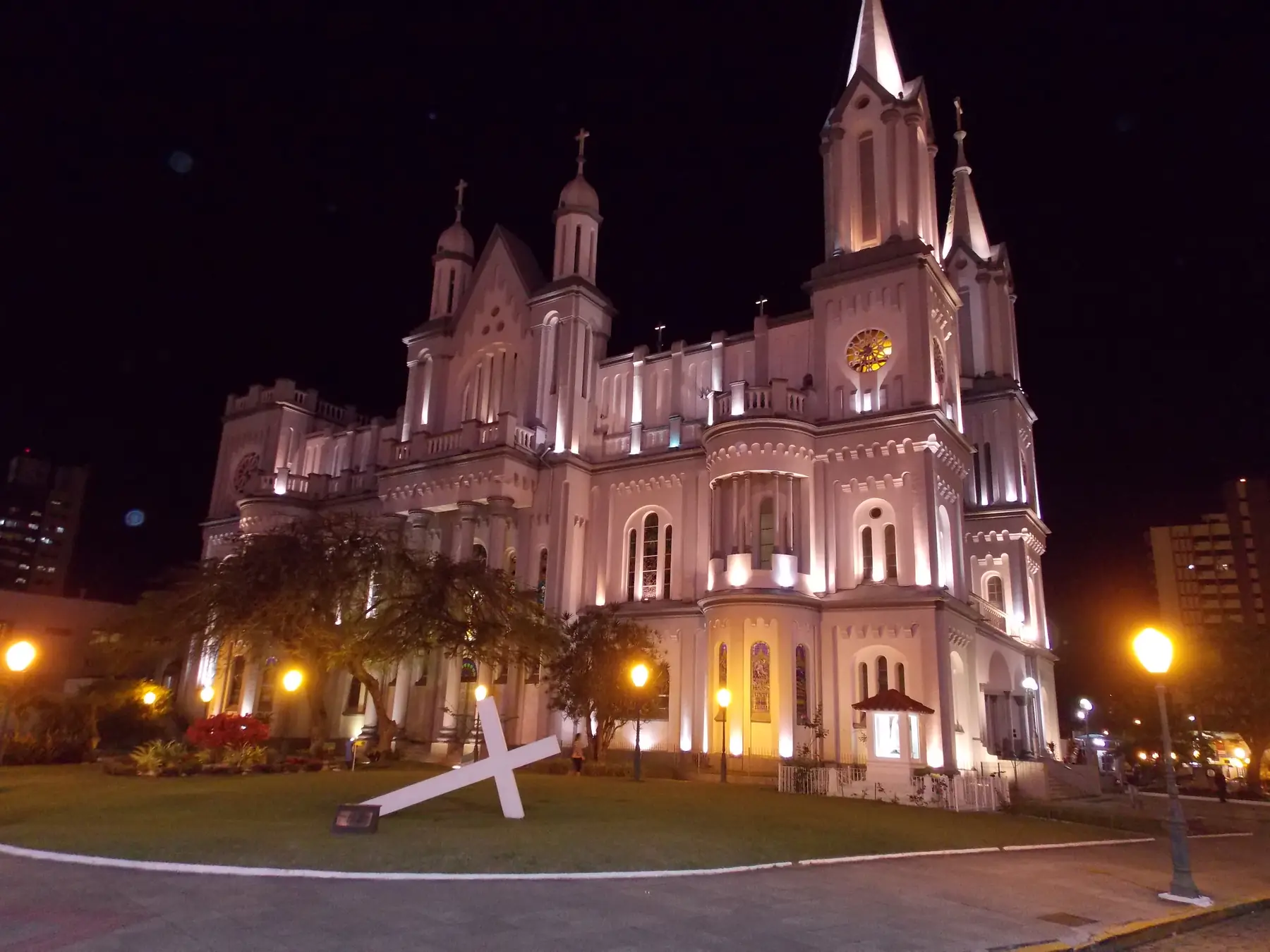 Igreja Matriz do Santíssimo Sacramento à noite